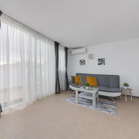 Апартаменты Cosy Near The Sea