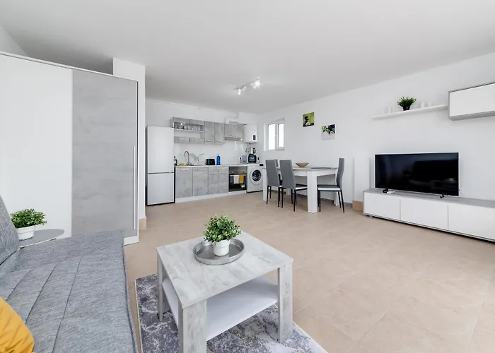 شقة Cosy Near The Sea تورّيفيِخا