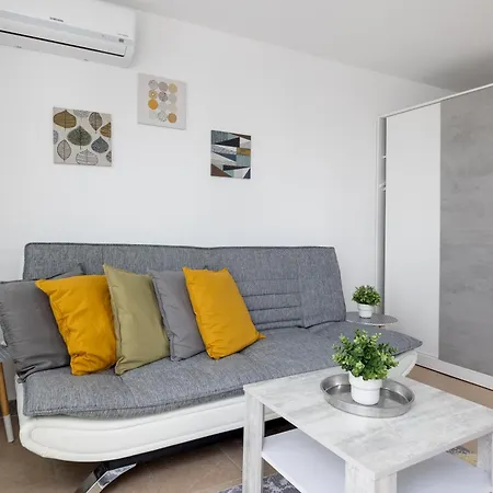 아파트 Cosy Near The Sea *